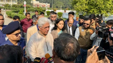 টিসিবির মাধ্যমে দেশীয় চিনি বিক্রি শুরু হয়েছে এবং তা চলমান থাকবে’ - শিল্প উপদেষ্টা