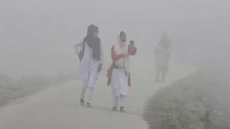 দেশজুড়ে হাড়কাঁপানো ঠান্ডা, তাপমাত্রা কি আরও কমবে?