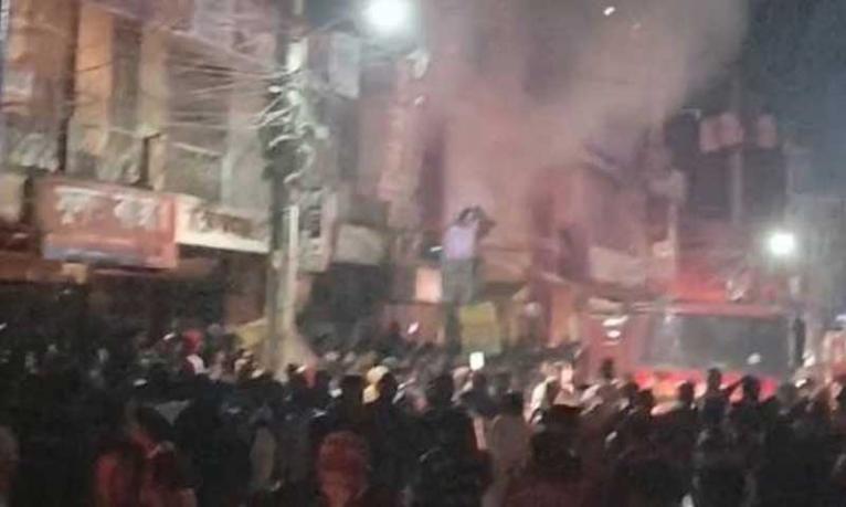 শ্রীমঙ্গলে মার্কেটে আগুন, ফায়ার সার্ভিসের ২ ঘণ্টার চেষ্টায় নিয়ন্ত্রণে