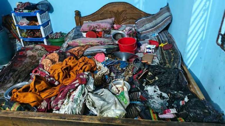 সোনারগাঁয়ে মোবাইল চার্জার বিস্ফোরণের পর ঘরে আগুন, দগ্ধ ৪