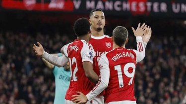 উলভসের ২ আত্মঘাতী গোলে আর্সেনালের জয়