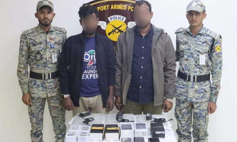 বিমানবন্দরে বিপুল পরিমাণ স্পাই ডিভাইসসহ আটক ২