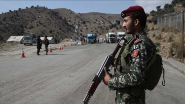 পাকিস্তানের হামলায় আফগানিস্তানে নিহত ৪