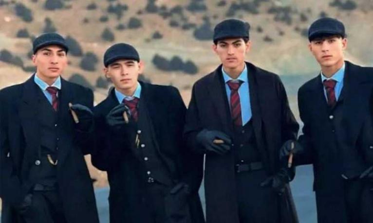 ‘পিকি ব্লাইন্ডার্স’ স্টাইলে পোশাক পরায় আফগানিস্তানে ৪ তরুণ আটক