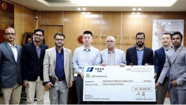 প্রধান উপদেষ্টার পক্ষে ২৪ লাখ টাকার আনুদানের চেক গ্ৰহণ করেন দুর্যোগ ব্যবস্থাপনা ও ত্রাণ উপদেষ্টা