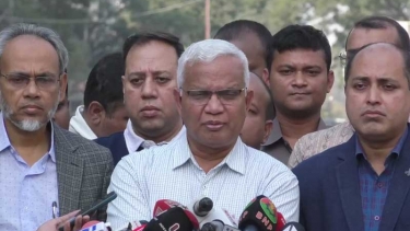 খালেদা জিয়ার শারীরিক অবস্থা আগের মতোই স্থিতিশীল : ডা. জাহিদ