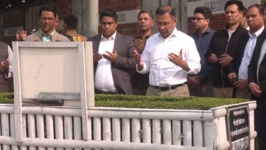 ছোট ভাই কোকোর কবর জিয়ারত করলেন তারেক রহমান