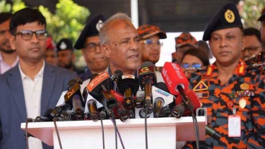 ভারী অস্ত্র উদ্ধারে সরকারের কোনও ব্যর্থতা নেই: স্বরাষ্ট্র উপদেষ্টা