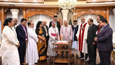 বড়দিন উপলক্ষে ধর্মীয় নেতাদের সঙ্গে প্রধান উপদেষ্টার শুভেচ্ছা বিনিময়