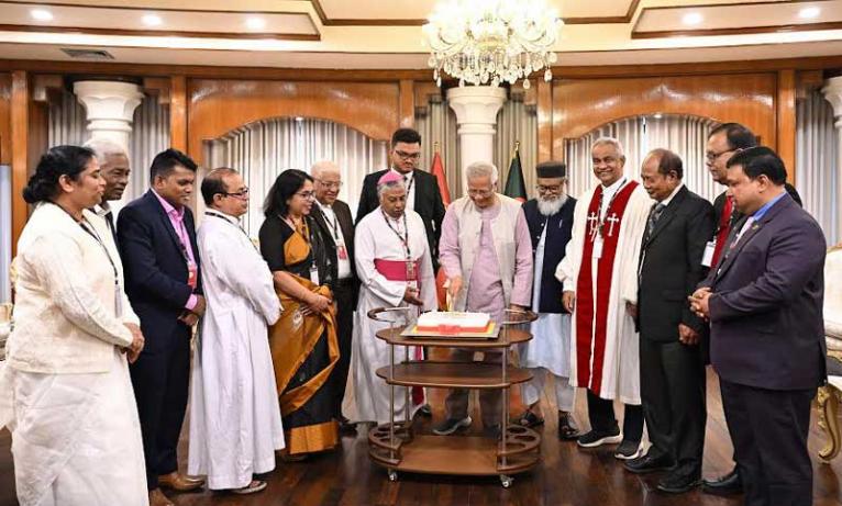 বড়দিন উপলক্ষে ধর্মীয় নেতাদের সঙ্গে প্রধান উপদেষ্টার শুভেচ্ছা বিনিময়