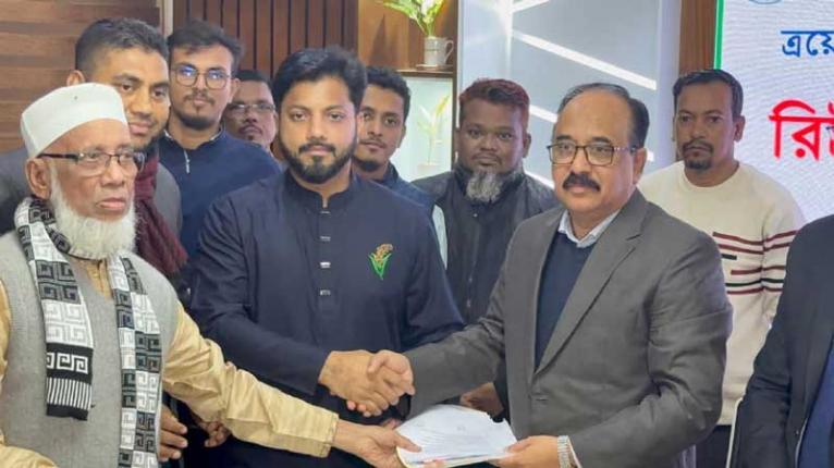 ঢাকা-৬ আসনে মনোনয়নপত্র জমা, নির্বাচনী পরিবেশ নিয়ে আশাবাদী ইশরাক