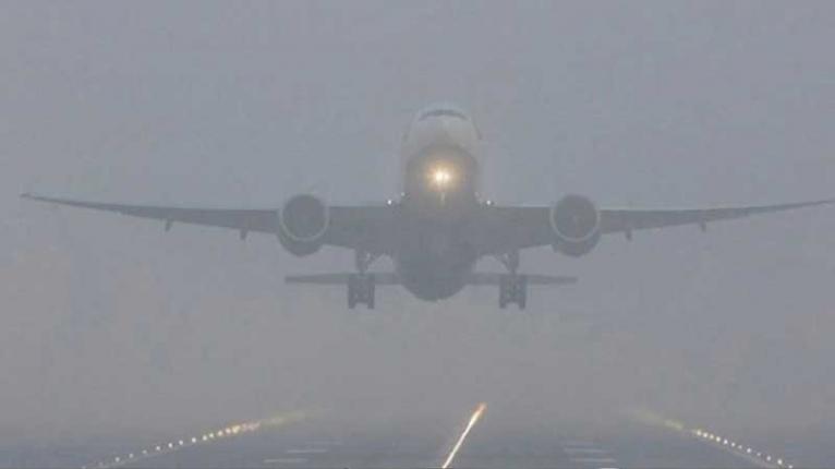 কুয়াশায় ঢাকায় নামতে না পেরে ৫ ফ্লাইট গেল কলকাতা