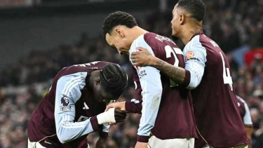 ম্যানইউকে হারিয়ে ভিলার টানা সাত জয়, ইতিহাসের ছোঁয়া