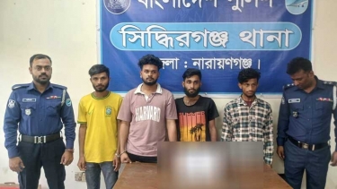 সিদ্ধিরগঞ্জে দেশীয় অস্ত্রসহ গ্রেপ্তার ৪