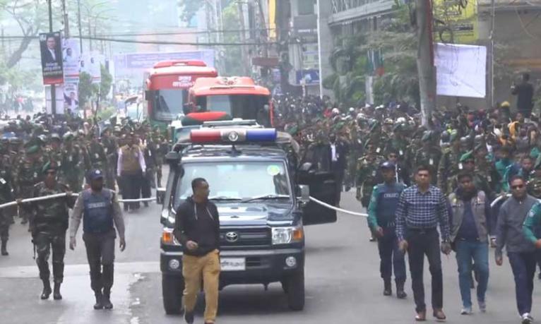 মানিক মিয়া অ্যাভিনিউয়ে নেওয়া হচ্ছে খালেদা জিয়ার মরদেহ