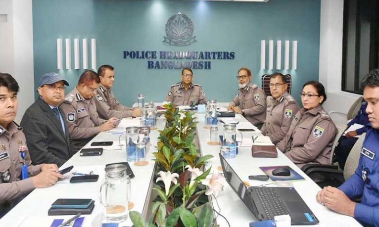 পুলিশের আইনি কাজে বাধা দিলে গ্রেপ্তার করে আদালতে পাঠাতে হবে : আইজিপি