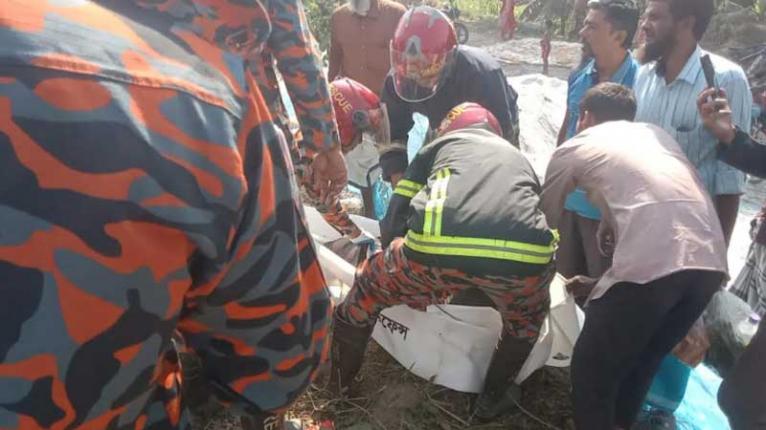 ফরিদপুরে বাসচাপায় দুই নারী ও এক শিশুসহ নিহত ৪