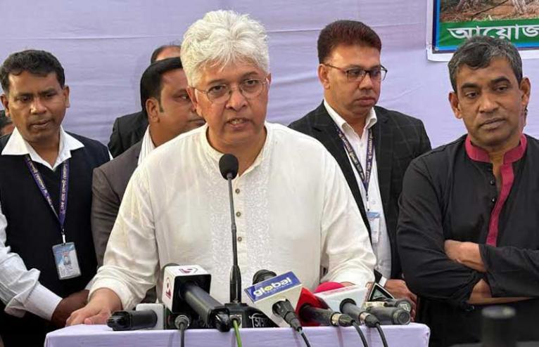 দেশে উৎপাদিত চিনি গুদামে মজুত থাকলে বাইরে থেকে চিনি আমদানি করা হবে না - শিল্প উপদেষ্টা