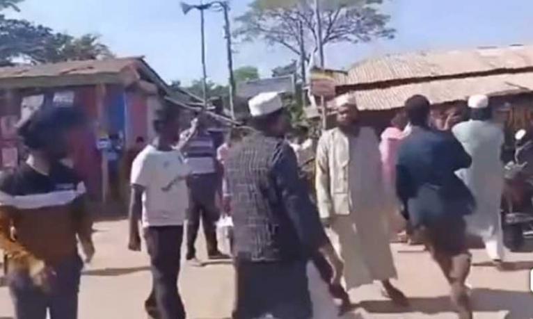 ভোলায় গণসংযোগে জামায়াত-বিএনপির সংঘর্ষ, আহত ১১