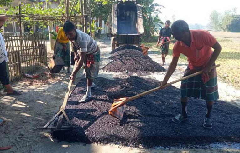 পিস্তল ঠেকিয়ে সরিষাবাড়ীতে দুর্ধর্ষ ডাকাতি, ২২টি বিটুমিন ড্রাম লুট