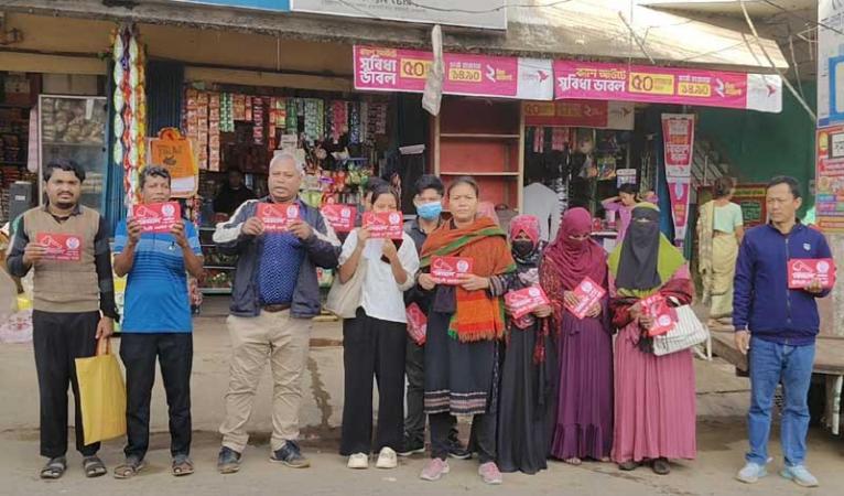 রাঙামাটিতে বিপ্লবী ওয়ার্কার্স পার্টির প্রার্থী জুই চাকমার হাটবারে গণসংযোগ ও পথসভা