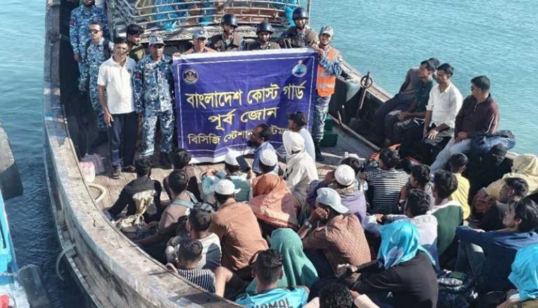 টেকনাফে ইঞ্জিন বিকল বোট থেকে ৪৫ যাত্রী উদ্ধার করল কোস্ট গার্ড