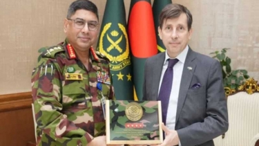 সেনাপ্রধানের সঙ্গে ফ্রান্সের রাষ্ট্রদূতের সৌজন্য সাক্ষাৎ