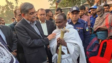 দিপু চন্দ্র দাসের পরিবারের সঙ্গে সাক্ষাৎ করলেন শিক্ষা উপদেষ্টা