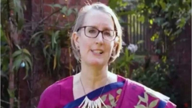 টাঙ্গাইলের শাড়ি পরে বড়দিন উদযাপন ব্রিটিশ হাইকমিশনারের