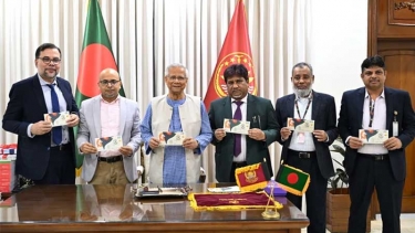 বিজয় দিবস উপলক্ষে স্মারক ডাকটিকিট অবমুক্ত করেন প্রধান উপদেষ্টা