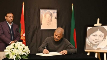 শোকবইয়ে তিন উপদেষ্টার স্বাক্ষর