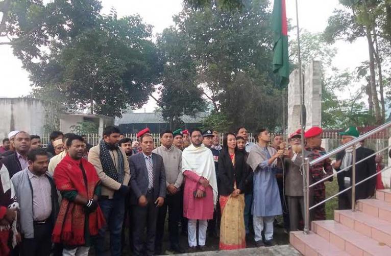 বিজয় দিবসে জাতীয় সংগীত পরিবেশনায় বিশৃঙ্খলা,প্রধান শিক্ষকের দায়িত্ব অবহেলা