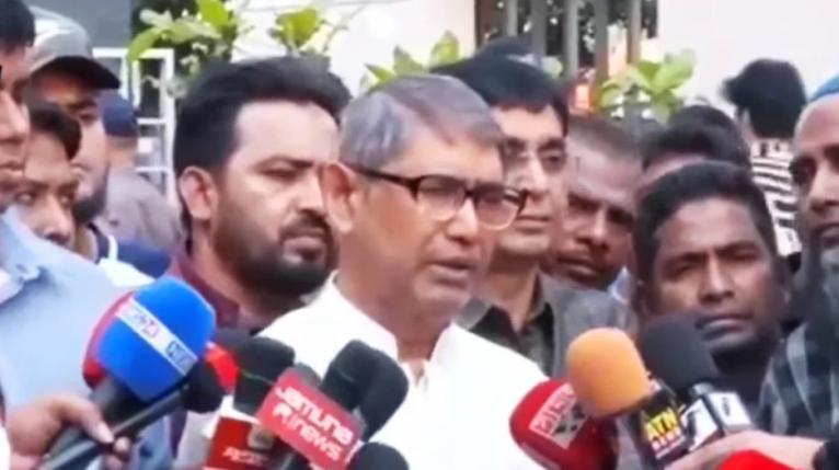 খালেদা জিয়া ‘খুব ক্রিটিক্যাল কন্ডিশনে’ চলে গেছেন: ব্রিফিংয়ে আজম খান