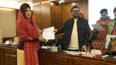 দিয়াবাড়িতে তৃতীয় লিঙ্গের ৩০ জনকে অস্থায়ী দোকান স্থাপনের অনুমতি দিলো ডিএনসিসি