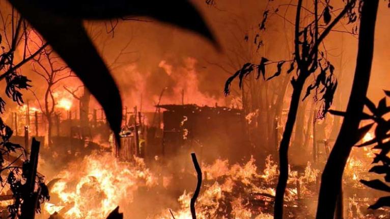 টেকনাফের রোহিঙ্গা ক্যাম্পে ভয়াবহ আগুন