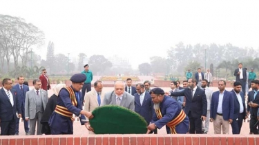 স্মৃতিসৌধে বীর শহীদদের প্রতি নব-নিযুক্ত প্রধান বিচারপতির শ্রদ্ধা নিবেদন