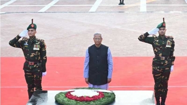 শহীদ বুদ্ধিজীবীদের প্রতি প্রধান উপদেষ্টার শ্রদ্ধা নিবেদন