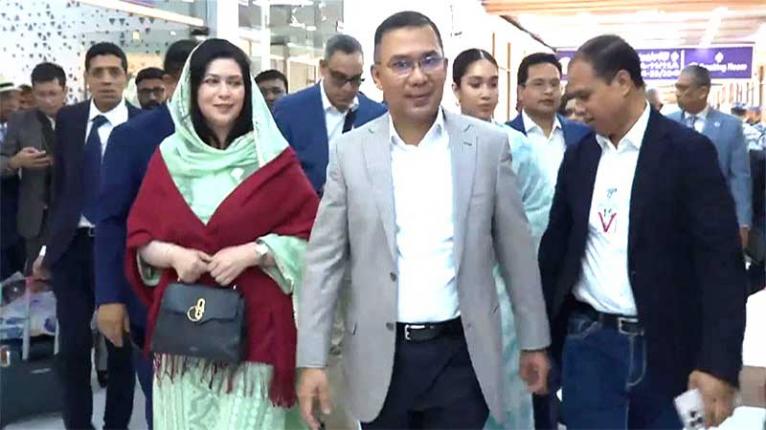 দীর্ঘ ১৭ বছর পরে দেশের মাটিতে পা রাখলেন তারেক রহমান