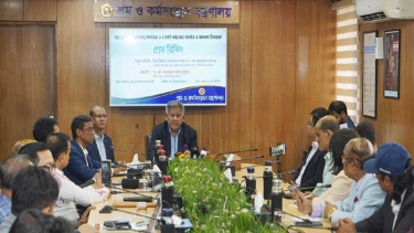 চট্টগ্রাম বন্দরে প্রতিদিন দুই থেকে আড়াই কোটি টাকা চাঁদাবাজি হয়