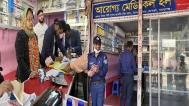 সোনারগাঁয়ে মেয়াদোত্তীর্ণ ওষুধ বিক্রির দায়ে ৫ ফার্মেসিকে জরিমানা
