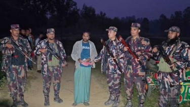 জামালপুরে ভারতীয় রুপিসহ যুবক আটক