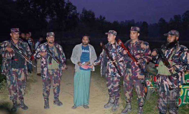 জামালপুরে ভারতীয় রুপিসহ যুবক আটক