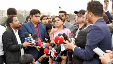 মাঠপর্যায়ে নির্বাচনের উদ্বুদ্ধকরণ প্রচার জোরদারে জেলা তথ্য অফিসারদের প্রতি তথ্য উপদেষ্টার নির্দেশ