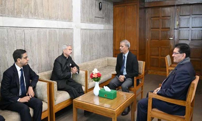 আইন ও নিরাপত্তা উপদেষ্টার সঙ্গে ভারতের পররাষ্ট্রমন্ত্রীর সৌজন্য সাক্ষাৎ