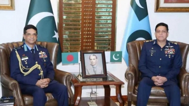 যুদ্ধবিমান নিয়ে বাংলাদেশ-পাকিস্তান বিমানবাহিনী প্রধানের বৈঠক