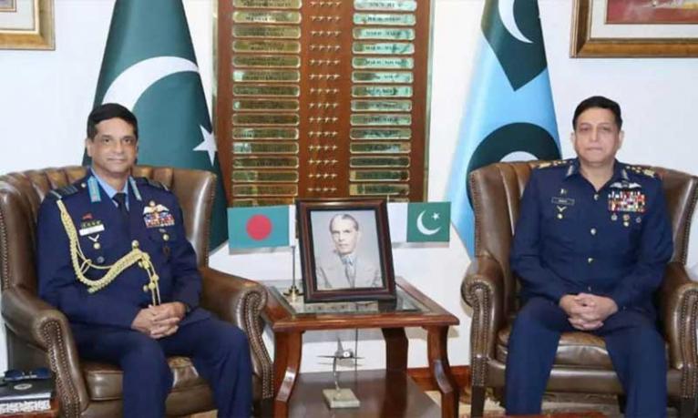 যুদ্ধবিমান নিয়ে বাংলাদেশ-পাকিস্তান বিমানবাহিনী প্রধানের বৈঠক