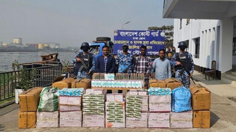 ফতুল্লায় বিপুল ভারতীয় কসমেটিকস আটক করলো কোস্টগার্ড