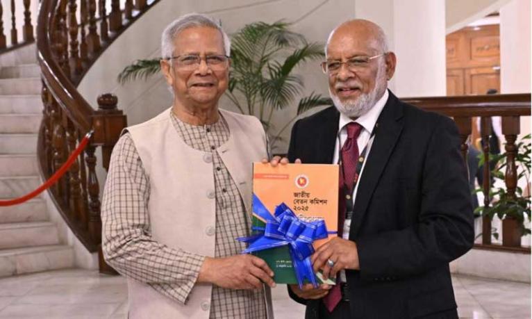 নবম জাতীয় বেতন কমিশনের প্রতিবেদন পেশ