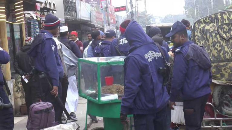 ফরিদপুরে ফুটপাতে অর্ধশতাধিক অবৈধ স্থাপনা উচ্ছেদ