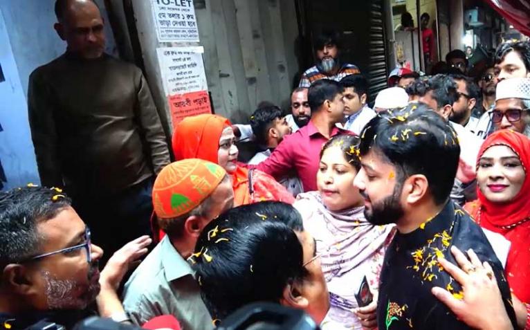 পুরান ঢাকার দীর্ঘদিনের ভোগান্তি দূর করার প্রতিশ্রুতি ইশরাক হোসেনের